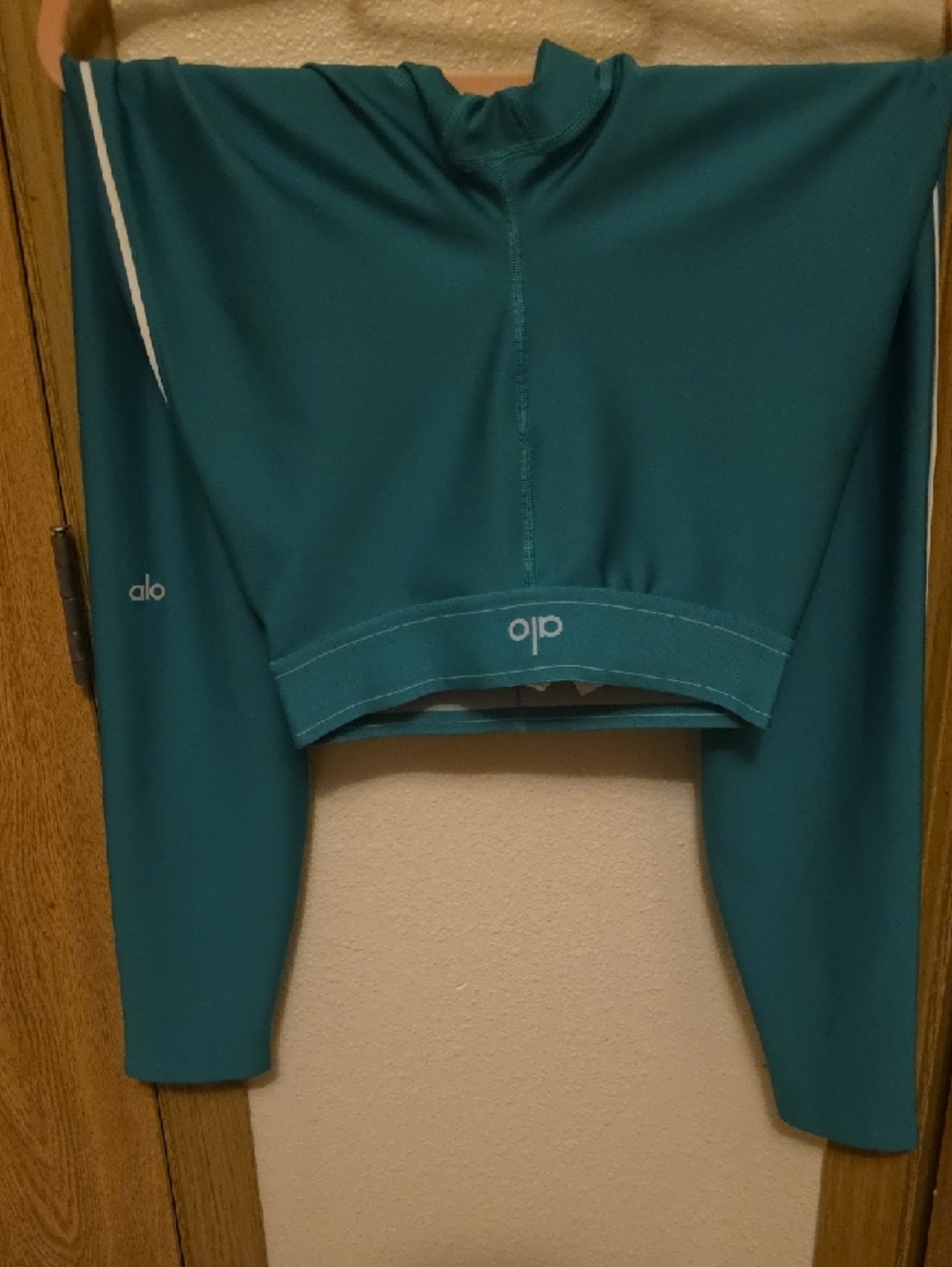 ALO Yoga Spruce Green Sports Bra and Leggings Set - Picture 4 of 9